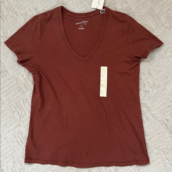 Universal Thread v-neck short sleeve t-shirt,
Size Medium, New with tags - Picture 2 of 16